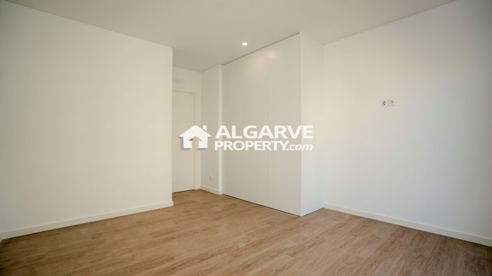 Image No.10-3 Bed Apartment for sale