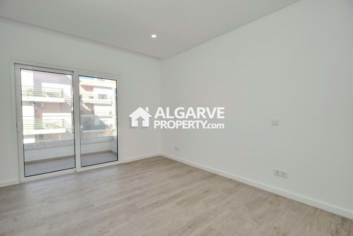 Image No.12-3 Bed Apartment for sale