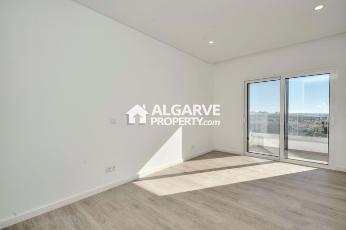 Image No.3-3 Bed Apartment for sale