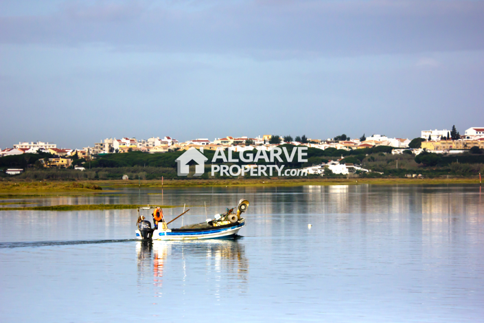 Image No.28-16 Bed Apartment for sale