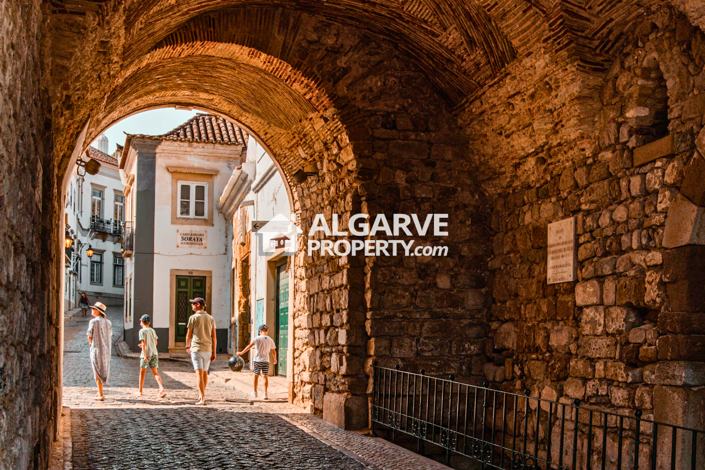 Image No.29-16 Bed Apartment for sale