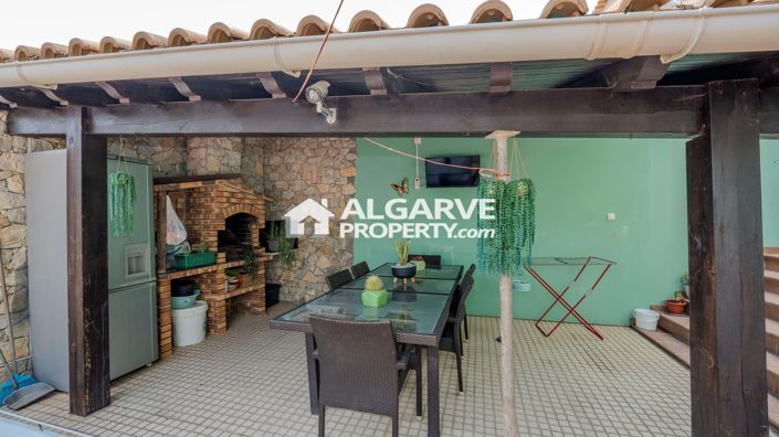 Image No.19-4 Bed Townhouse for sale