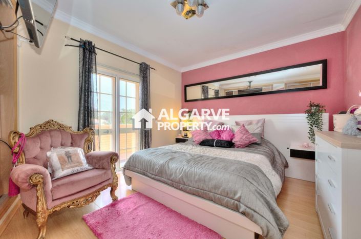 Image No.21-4 Bed Townhouse for sale