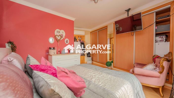 Image No.22-4 Bed Townhouse for sale