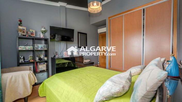 Image No.24-4 Bed Townhouse for sale