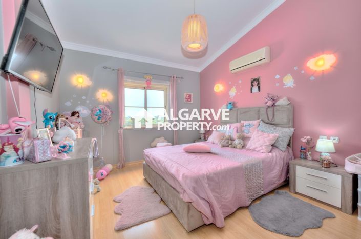 Image No.25-4 Bed Townhouse for sale