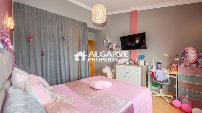 Image No.26-4 Bed Townhouse for sale