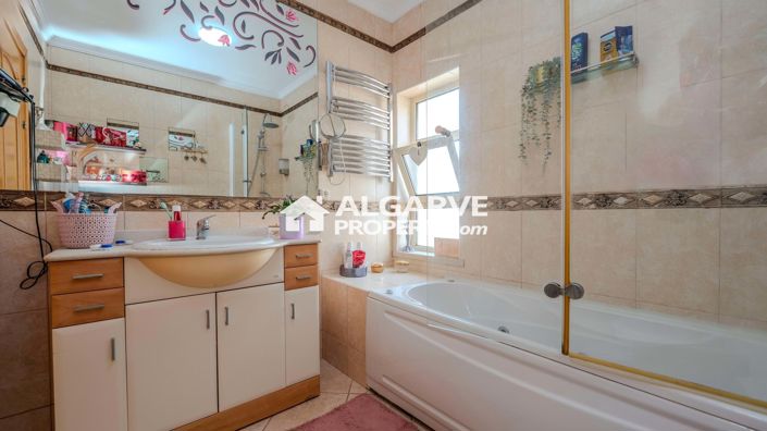 Image No.28-4 Bed Townhouse for sale