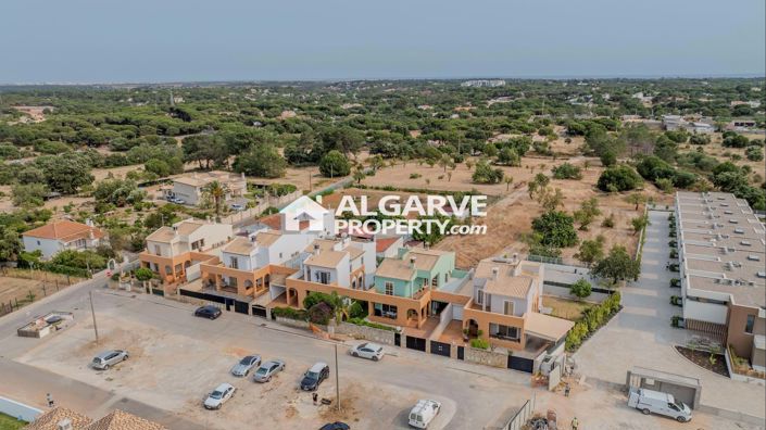 Image No.53-4 Bed Townhouse for sale