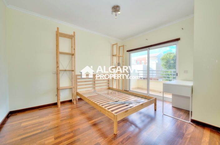 Image No.16-4 Bed Townhouse for sale