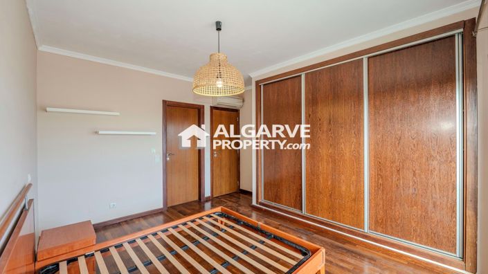 Image No.18-4 Bed Townhouse for sale