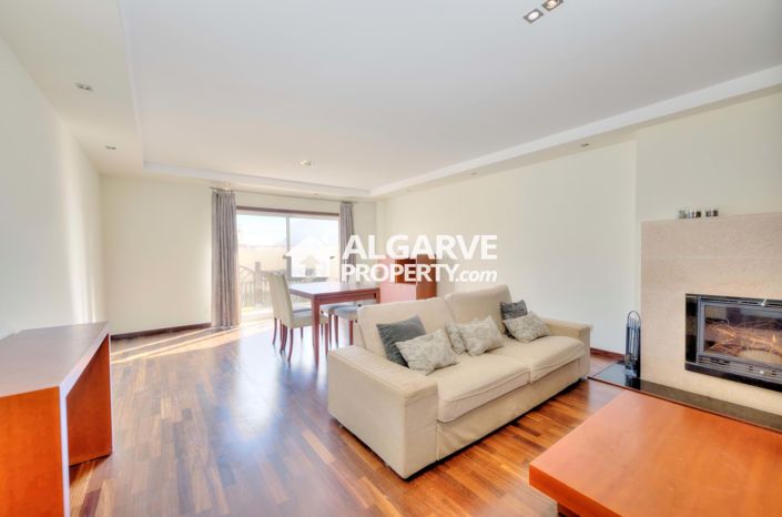 Image No.2-4 Bed Townhouse for sale