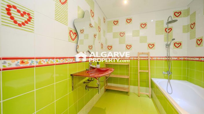 Image No.21-4 Bed Townhouse for sale