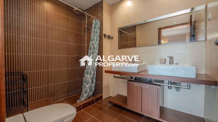 Image No.23-4 Bed Townhouse for sale