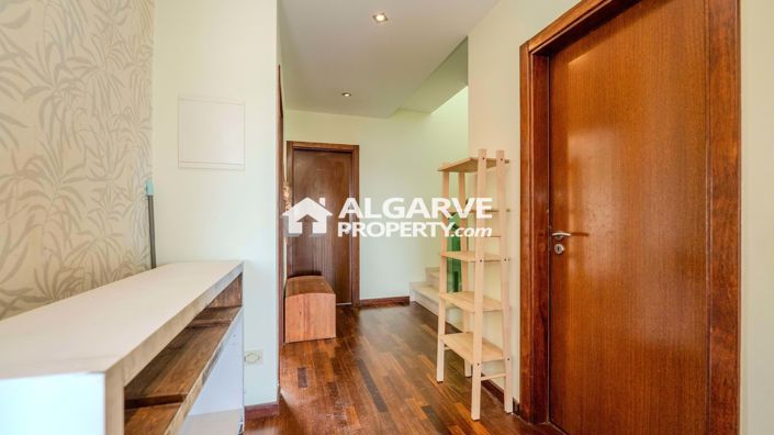 Image No.24-4 Bed Townhouse for sale