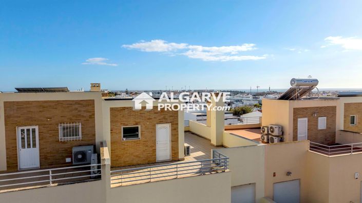 Image No.32-4 Bed Townhouse for sale