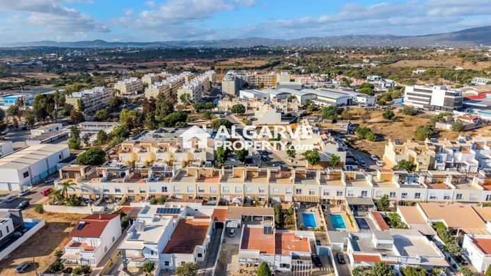 Image No.35-4 Bed Townhouse for sale