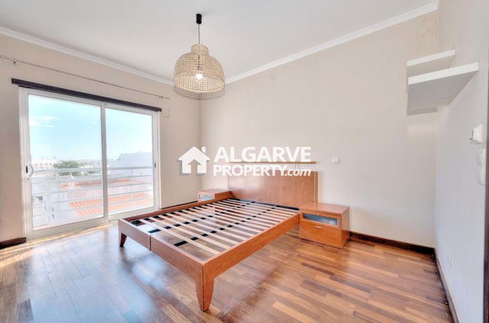 Image No.4-4 Bed Townhouse for sale