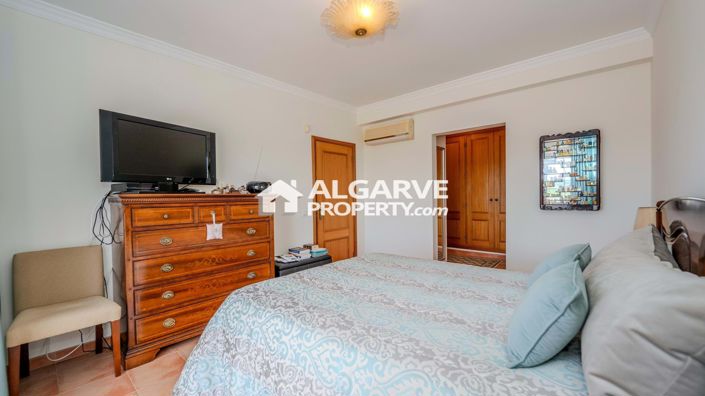 Image No.15-4 Bed Semi-Detached for sale