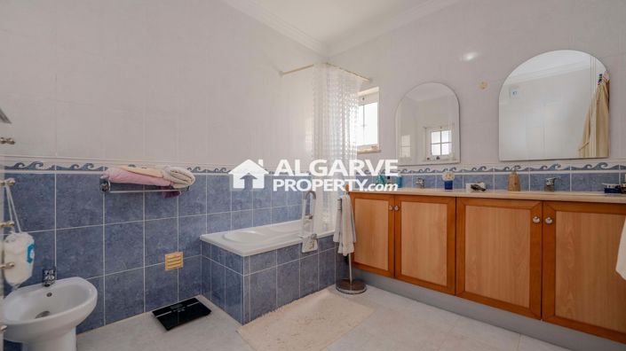 Image No.17-4 Bed Semi-Detached for sale