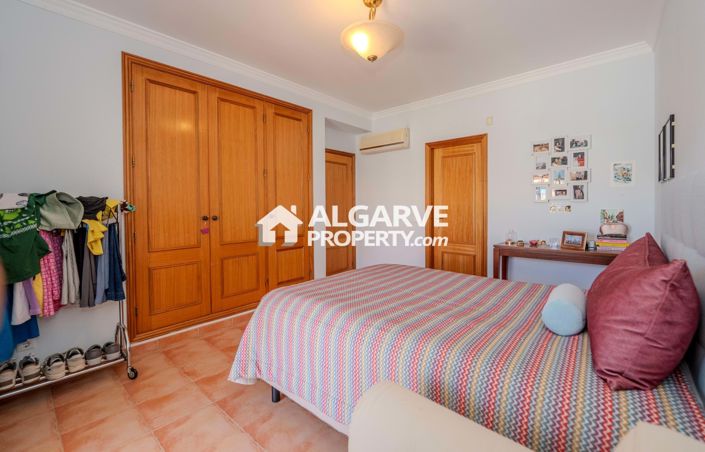 Image No.19-4 Bed Semi-Detached for sale