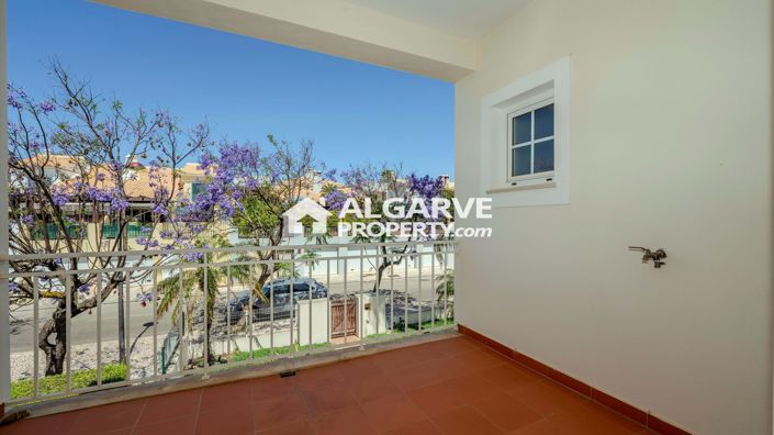 Image No.26-4 Bed Semi-Detached for sale