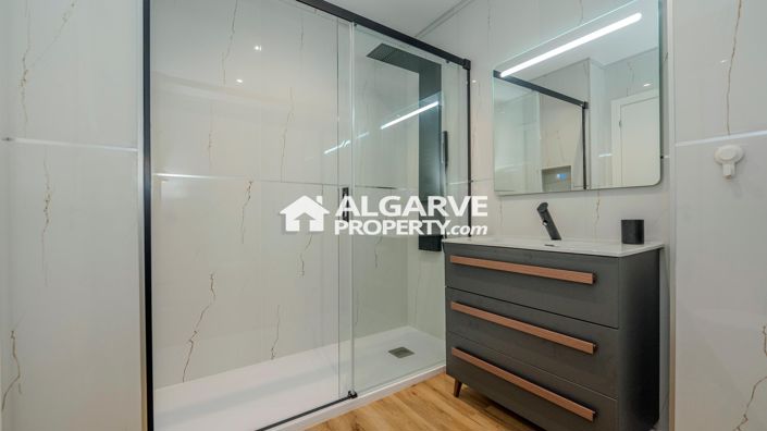 Image No.21-4 Bed Townhouse for sale