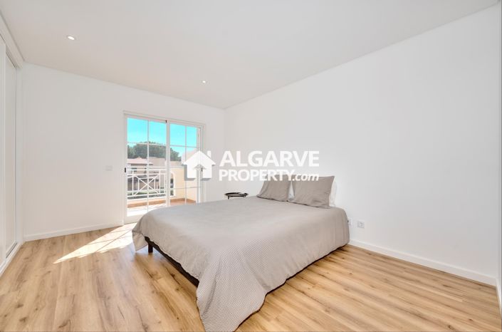 Image No.4-4 Bed Townhouse for sale