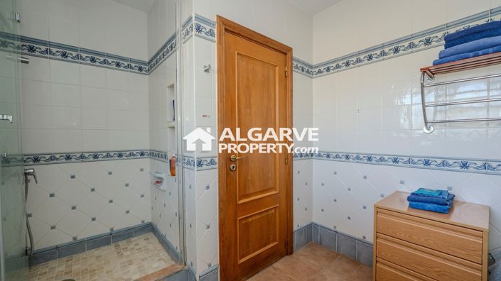 Image No.10-4 Bed Villa for sale