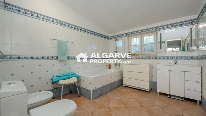 Image No.19-4 Bed Villa for sale