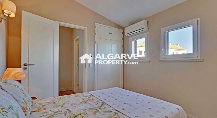 Image No.19-3 Bed Townhouse for sale