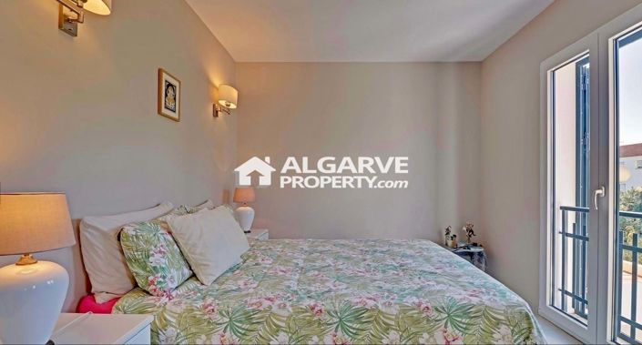 Image No.20-3 Bed Townhouse for sale