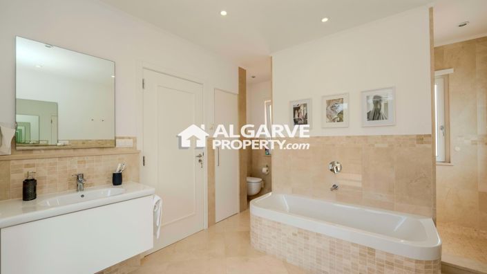 Image No.21-Villa de 6 chambres à vendre à Loule