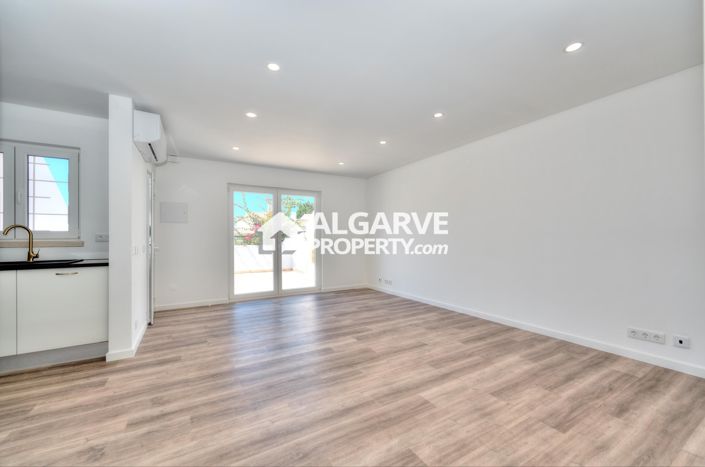 Image No.2-2 Bed Townhouse for sale