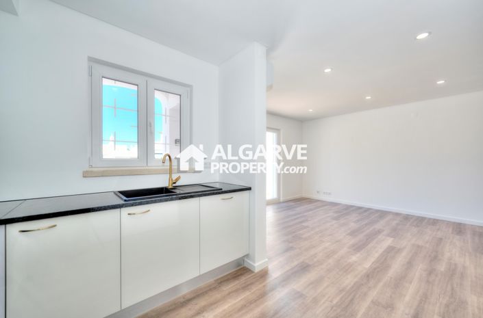 Image No.8-2 Bed Townhouse for sale