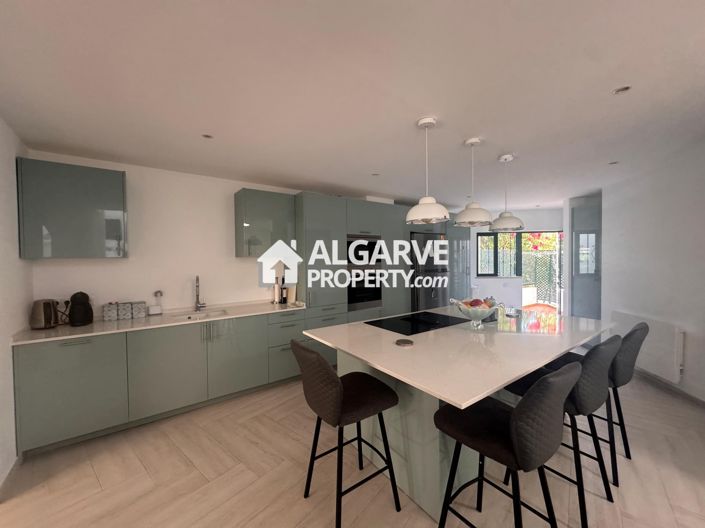 Image No.12-3 Bed Townhouse for sale