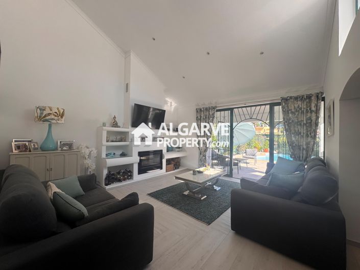 Image No.14-3 Bed Townhouse for sale