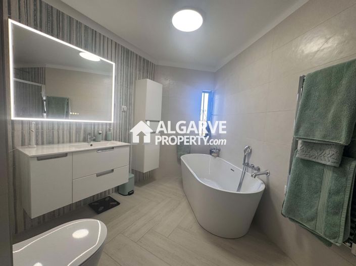 Image No.33-3 Bed Townhouse for sale