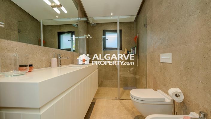 Image No.18-4 Bed Villa for sale