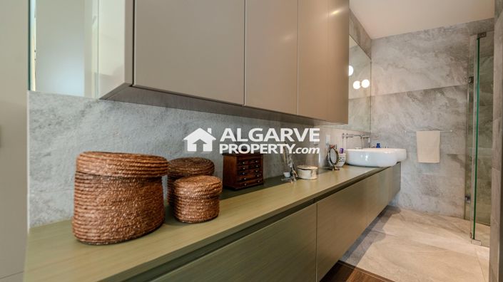 Image No.20-4 Bed Villa for sale