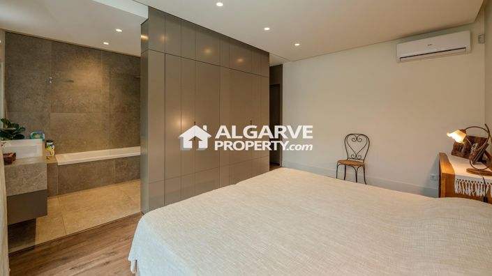 Image No.29-4 Bed Villa for sale