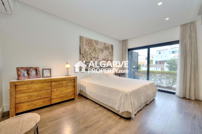 Image No.42-4 Bed Villa for sale