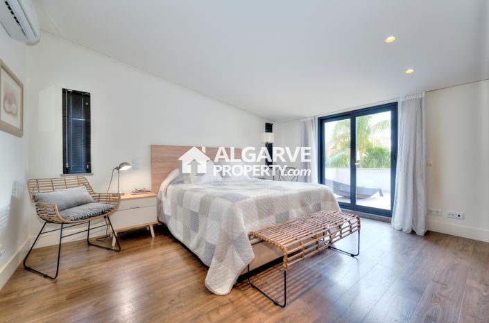 Image No.9-4 Bed Villa for sale