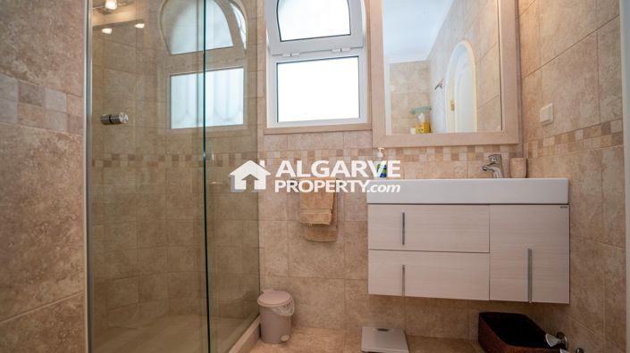 Image No.28-6 Bed Villa for sale