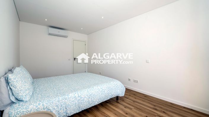 Image No.11-4 Bed Townhouse for sale