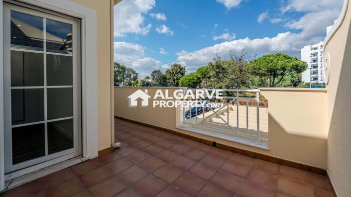 Image No.22-4 Bed Townhouse for sale