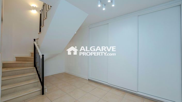 Image No.23-4 Bed Townhouse for sale