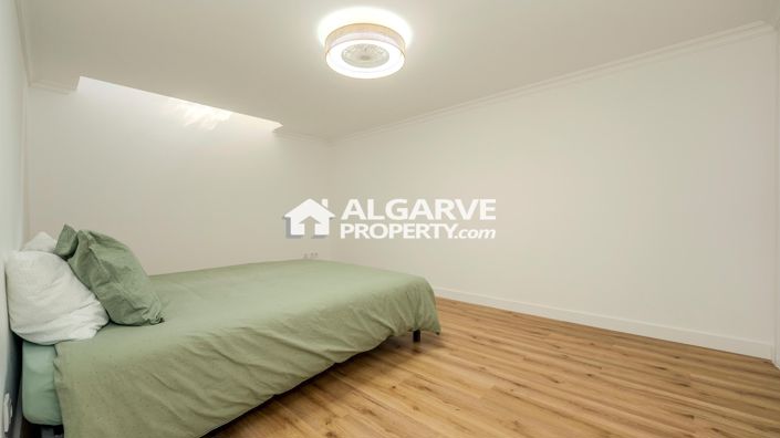 Image No.24-4 Bed Townhouse for sale