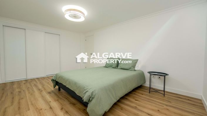 Image No.25-4 Bed Townhouse for sale