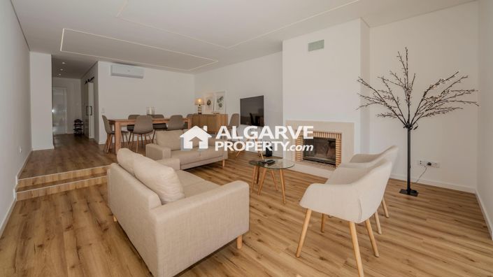 Image No.8-4 Bed Townhouse for sale